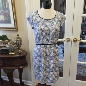 LOFT Blue and White Floral Dress Cap Sleeve Fitted Gathered Waist 6 EUC